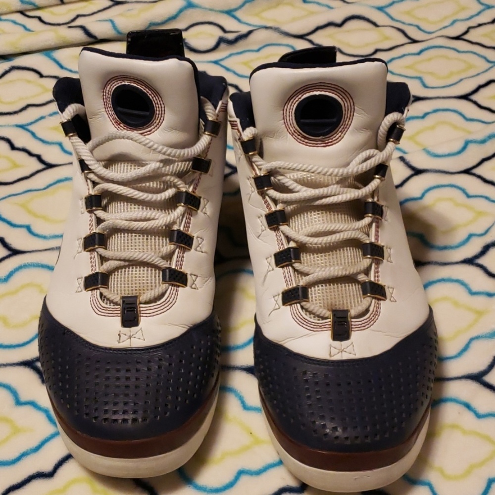LeBron’s White and Navy Zoom Soldier II 